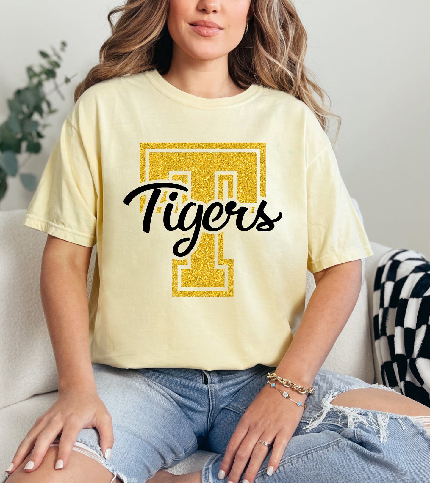 Tiger Glitter Graphic Tee (Butter)PREORDER ETA 3/15