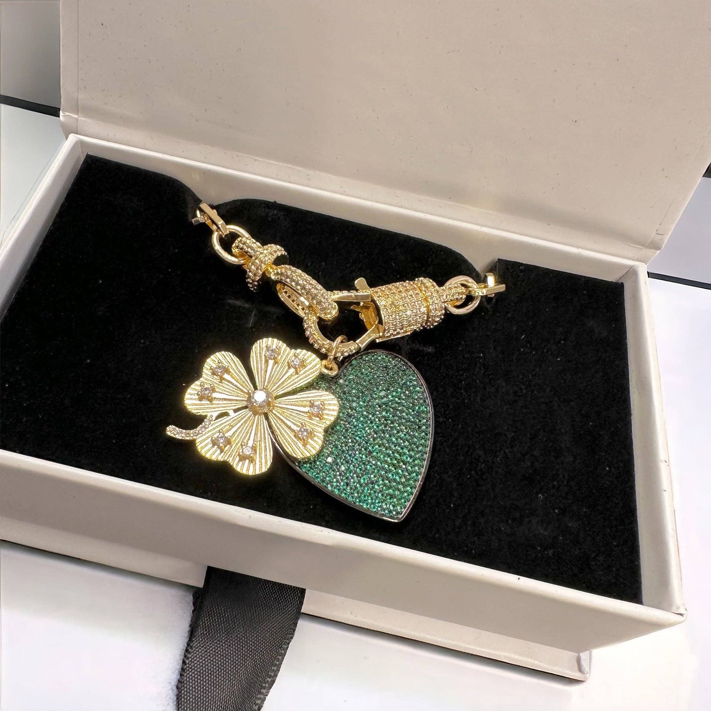 Elaine Lucky Clover Heart Necklace